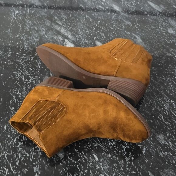 BRAND NEW SHOELAND ARLO- LOW STACKED HEEL ALMOND TOE CASUAL ANKLE BOOTIES - Picture 10 of 15